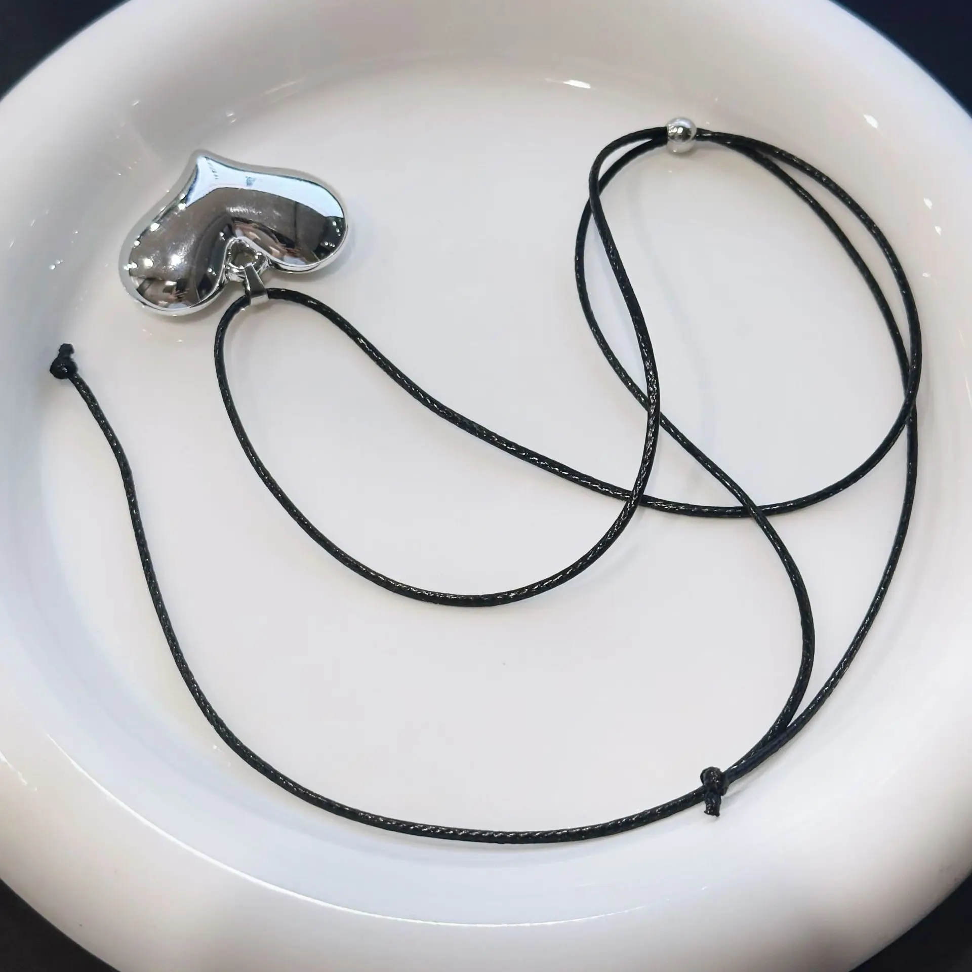 اليابانية والكورية بسيطة حلوة باردة ثلاثية الأبعاد سطح أملس الحب قلادة قلادة للنساء عالية الجودة، مرسومة طويلة