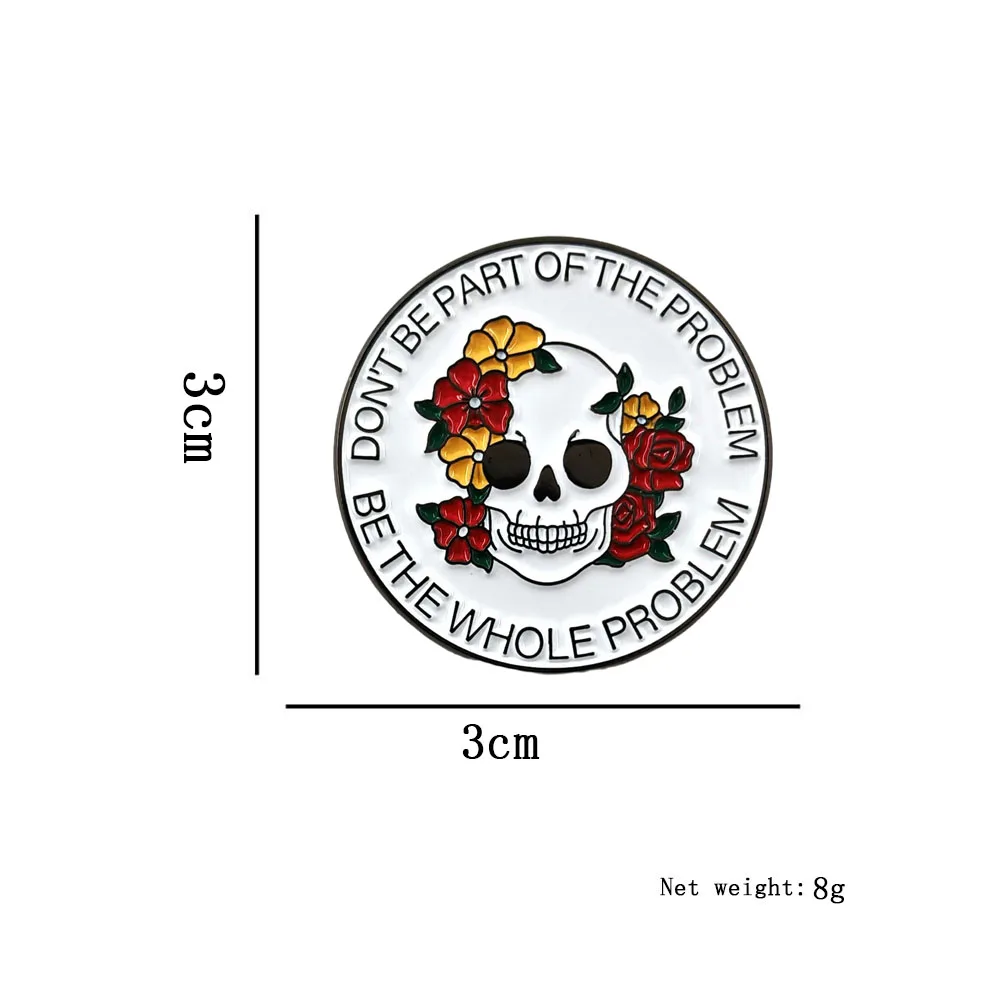 Sei nicht Teil des Problems, sondern das ganze Problem – lustige Brosche mit Skelett- und Blumenmotiv, englischer Slogan, runder Metall-Anstecker. – Detail 2