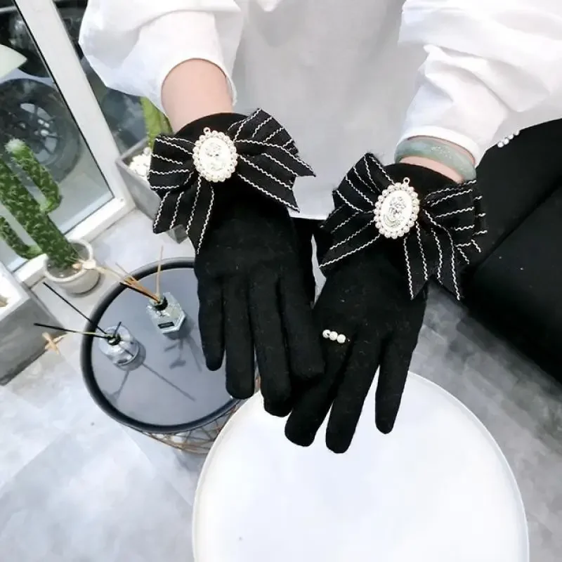 Queen's Retro Head Pearl Bow Double-Layer Gloves New Korean Version of Thick Warm Touch Screen Cashmere Finger Gloves Women