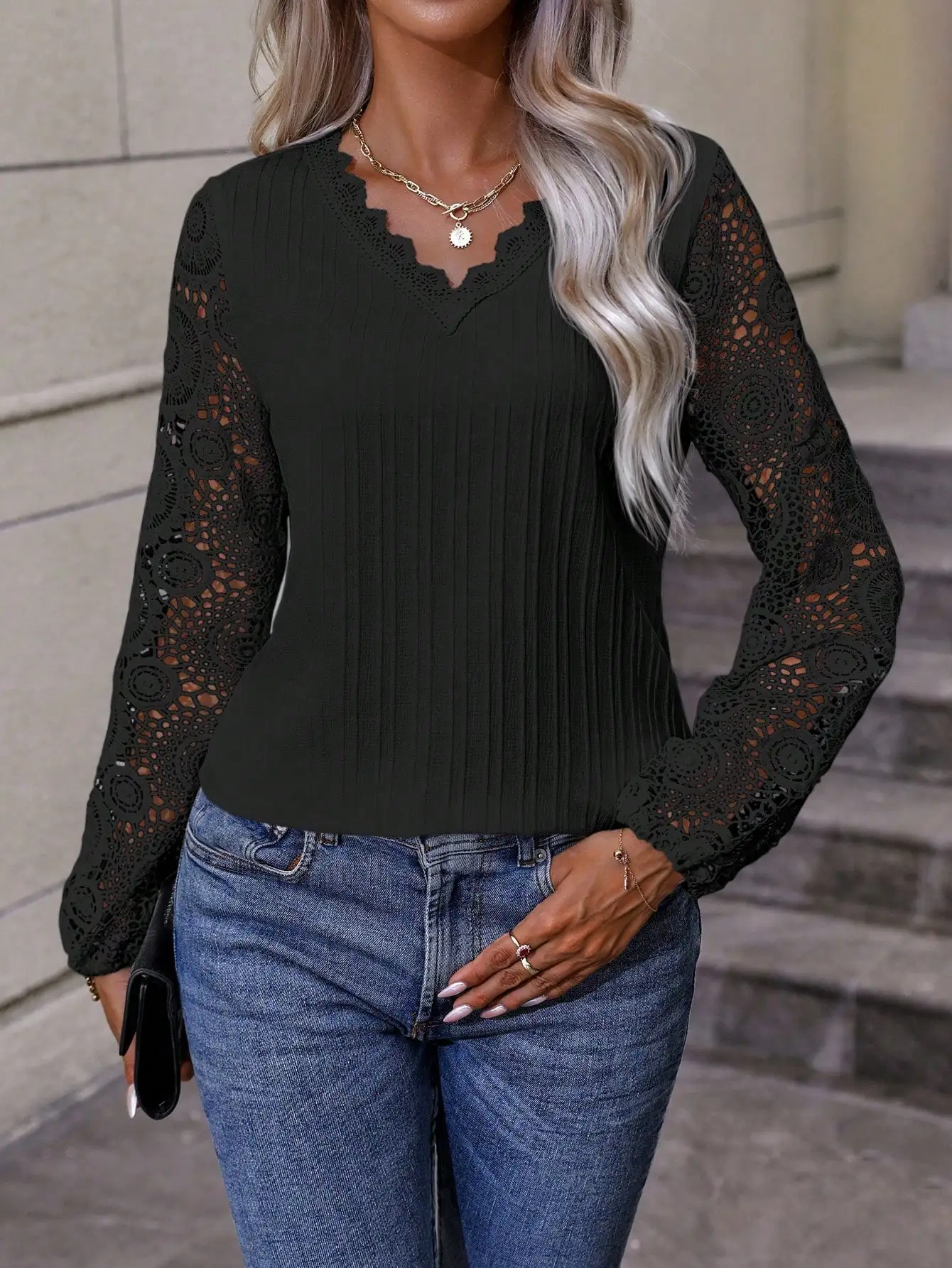 LUNE Contrast Lace Lantern Sleeve Scallop Trim Blouse Women\'s New T-shirt V Collar The Slim Fabric Is Breathable.