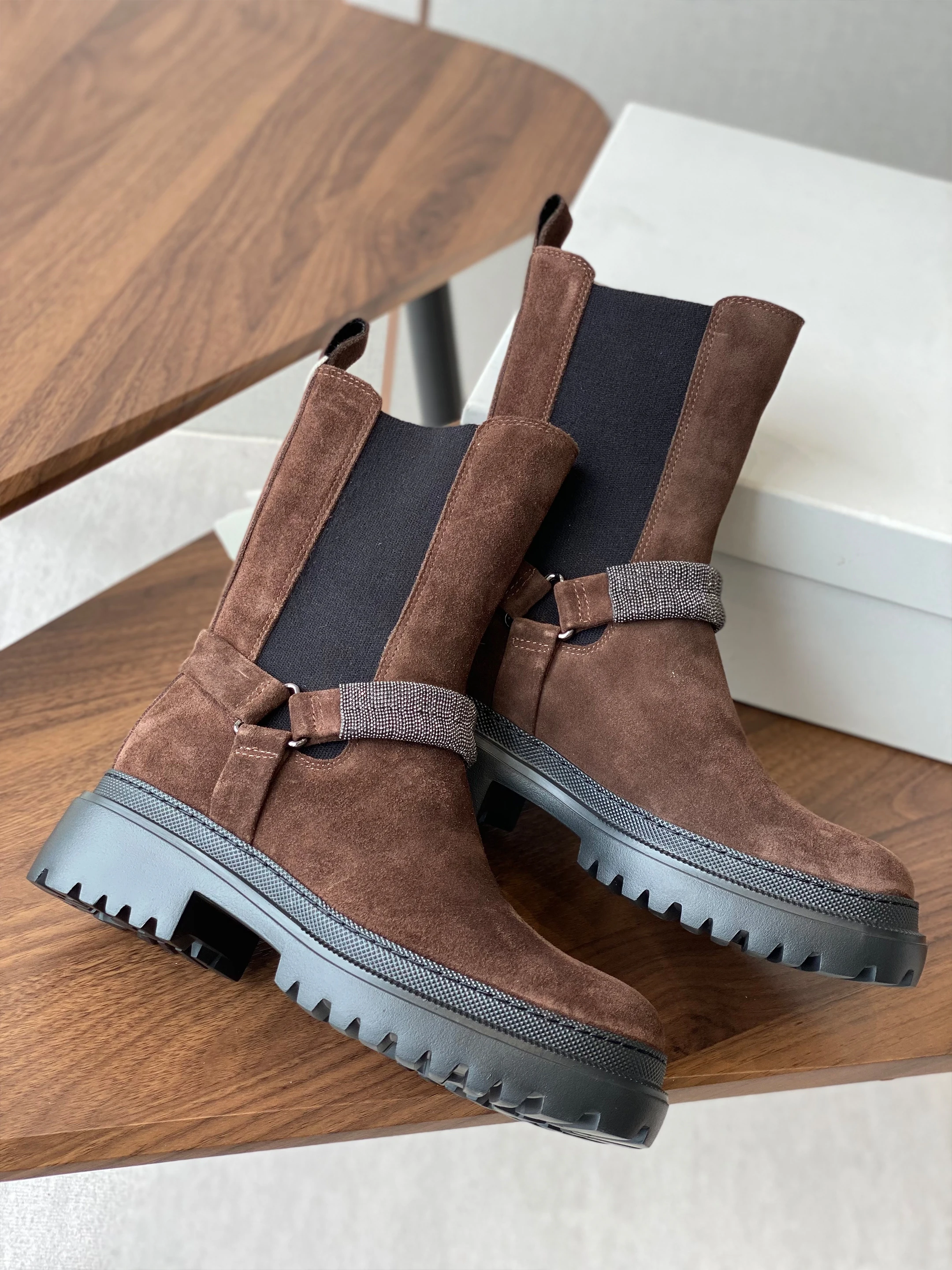 أحذية فاخرة عصرية لخريف وشتاء 2025 نمط جديد مريح راقي فريد من نوعه أنيق وعصري مريح #3