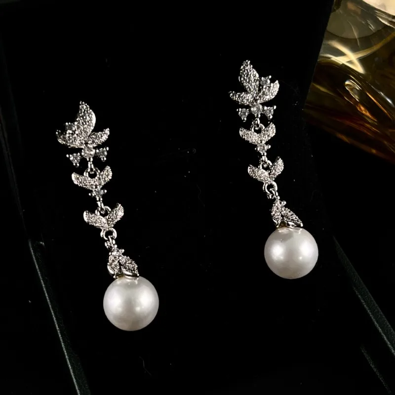 

[Идированные] Серьги-гвоздики премиум-класса с бриллиантовым жемчугом, блестящие легкие роскошные универсальные серьги для пригородных поездок