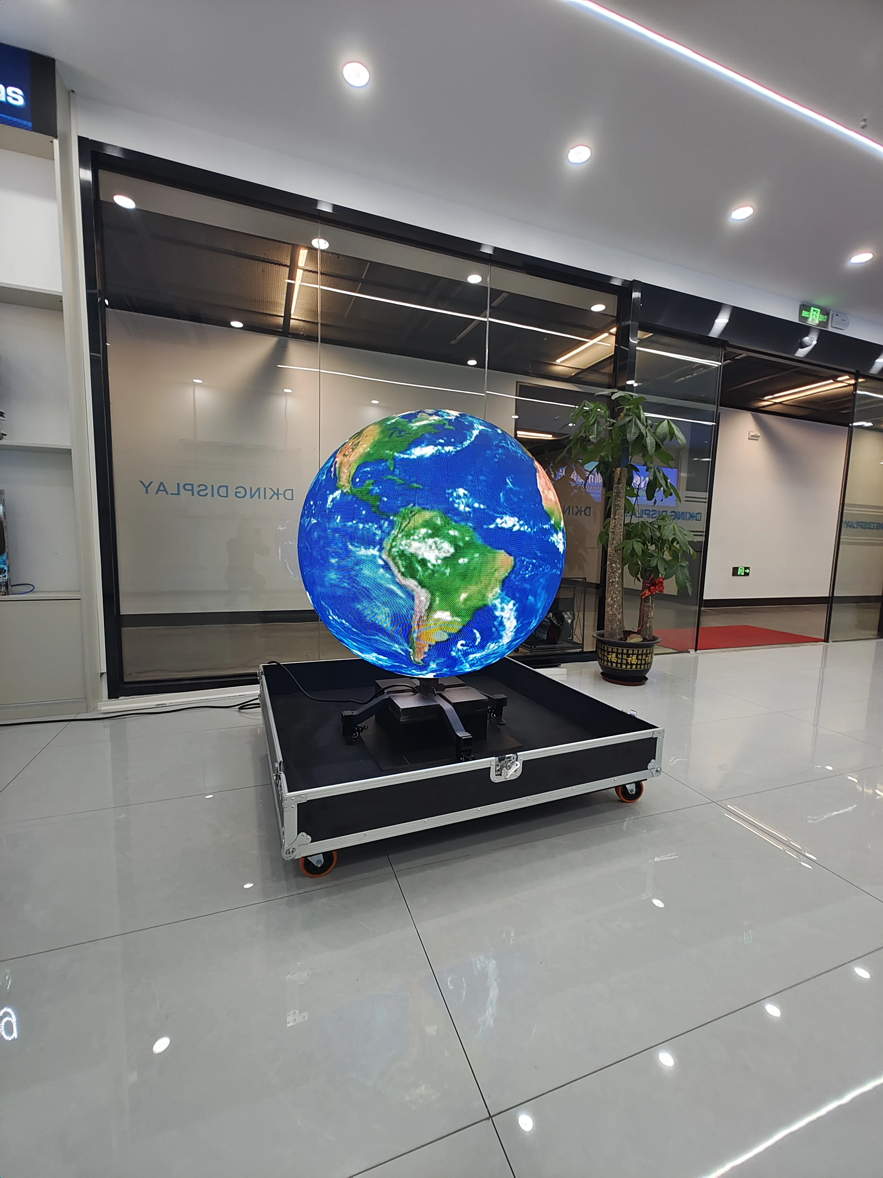 1.5 meter diameter P2.5 indoor spherical LED display screen, produced using GOB technology