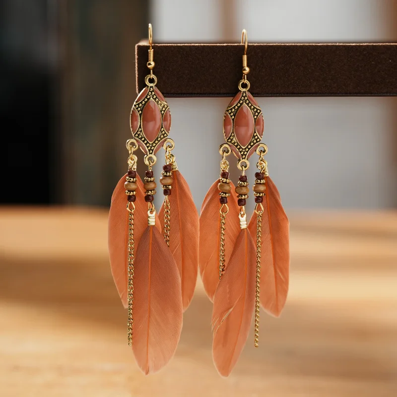 Neue, lange, ethnische Ohrringe mit Federn für Damen, im Bohème-Stil, mit Quasten und Perlen, handgefertigte Emaille-Ohrringe, Schmuck für Mädchen, Bräute und Hochzeiten. – Detail 12
