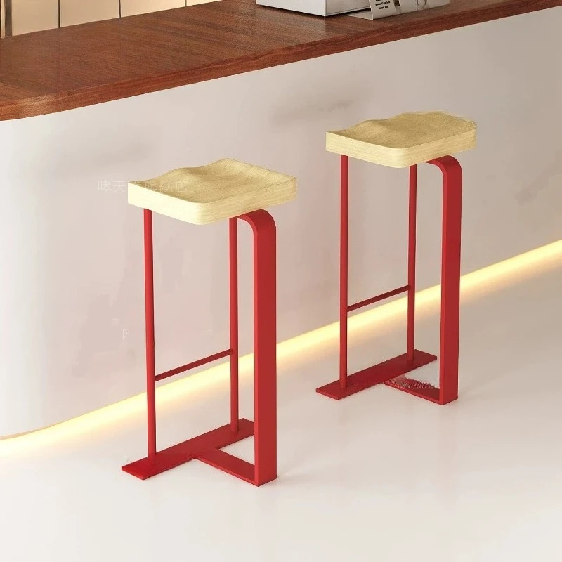 MinimalistIron & Solid Wood High Chair Designer Counter Seat for Cafe Bar Stool Modern Stylish Leisure Bar Commercial Furniture