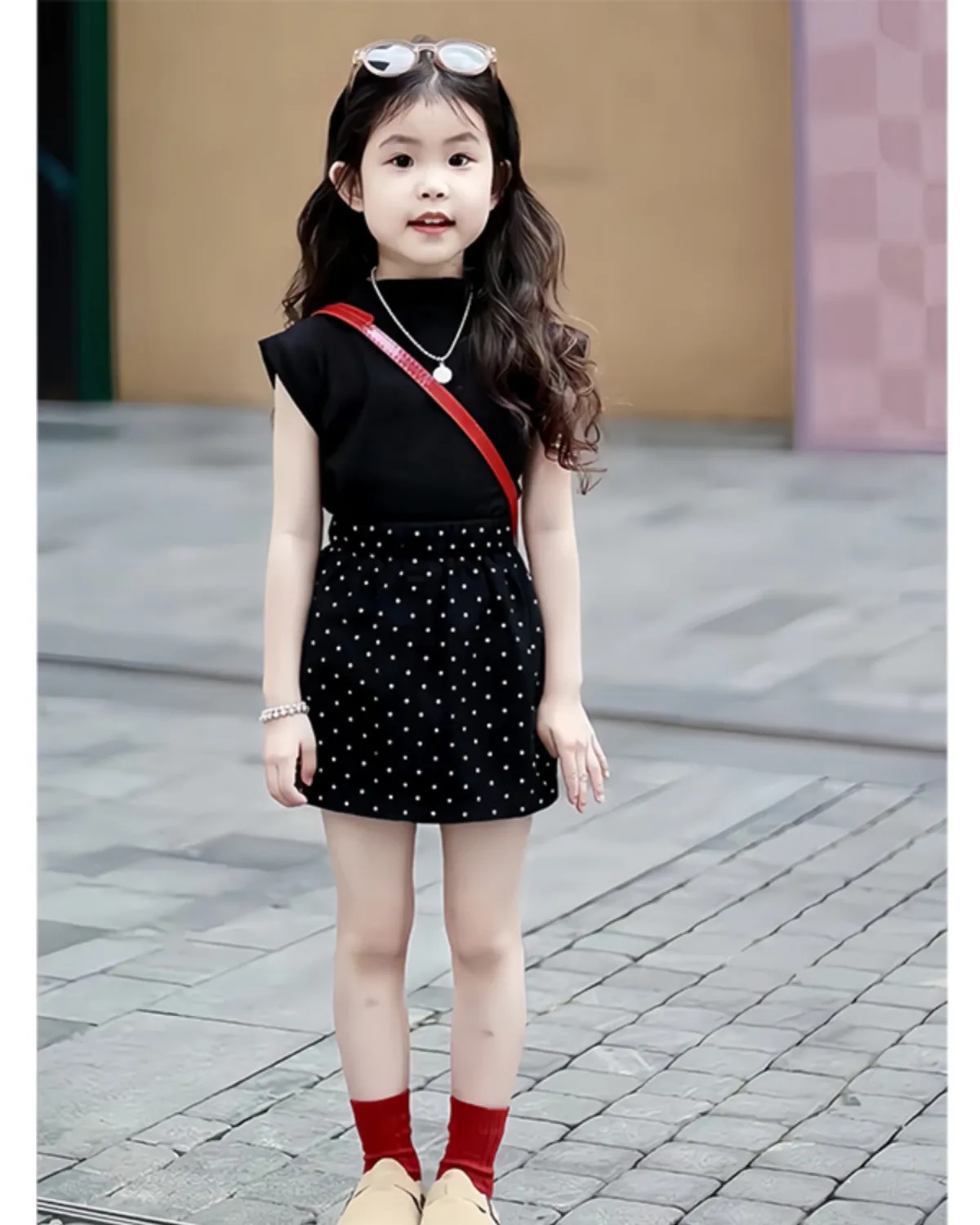 طقم بناتي صيفي جديد النسخة الكورية للأطفال بأكمام قصيرة T + تنورة منقط مكونة من قطعتين