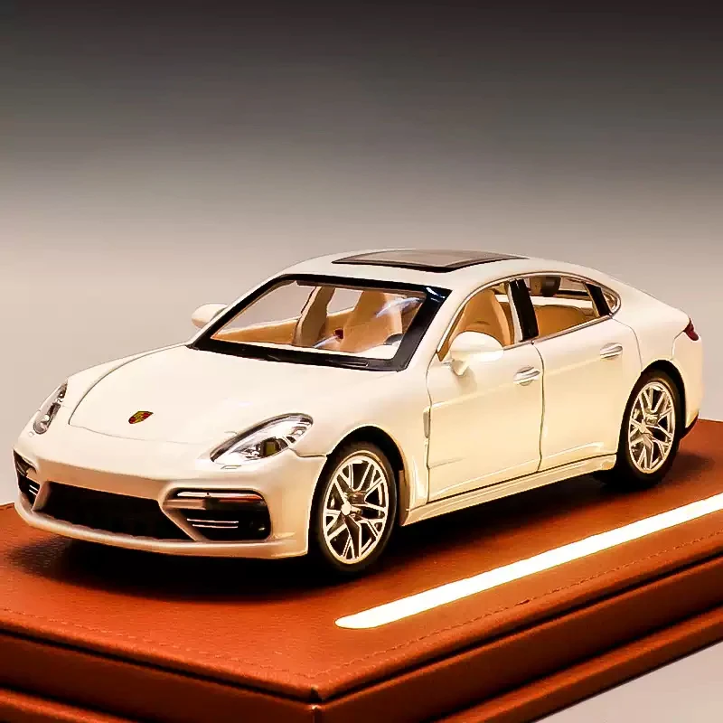 

1:24 металлическая литая модель спортивного автомобиля, имитация звука и света, модель седана, может собрать украшения для мальчиков, подарки на день рождения