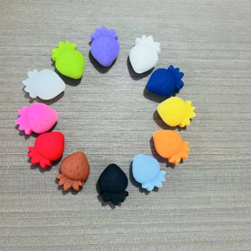 Juego de posavasos y dijes de copa de vino de fresa de silicona, marcadores de bebidas para decoración de fiesta de degustación de vino, bodas, diversión de verano