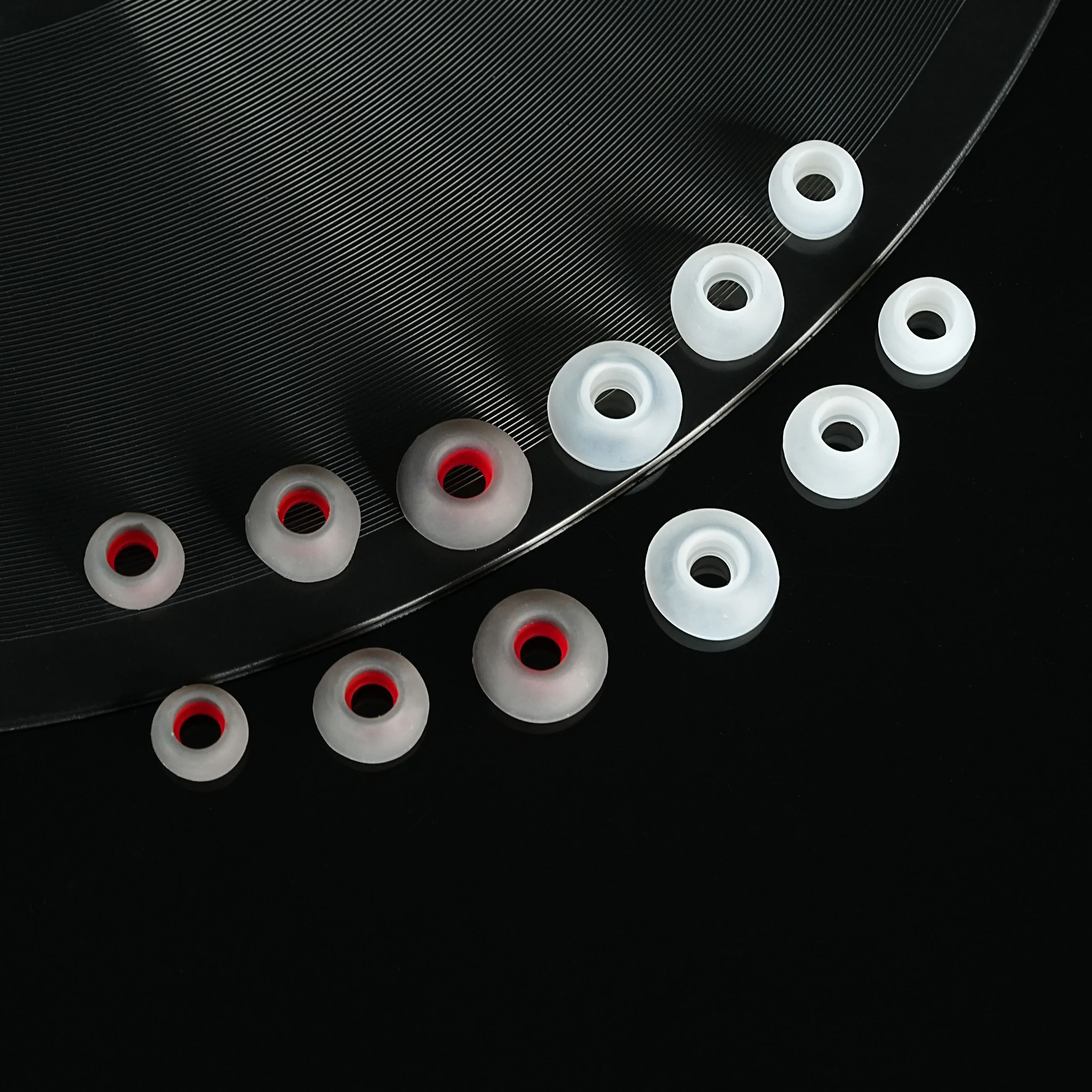 ZiSin Multi Specification SML Silicone Eartips for In Ear Earphones, Universal Dustproof and Soundproof Earplugs.