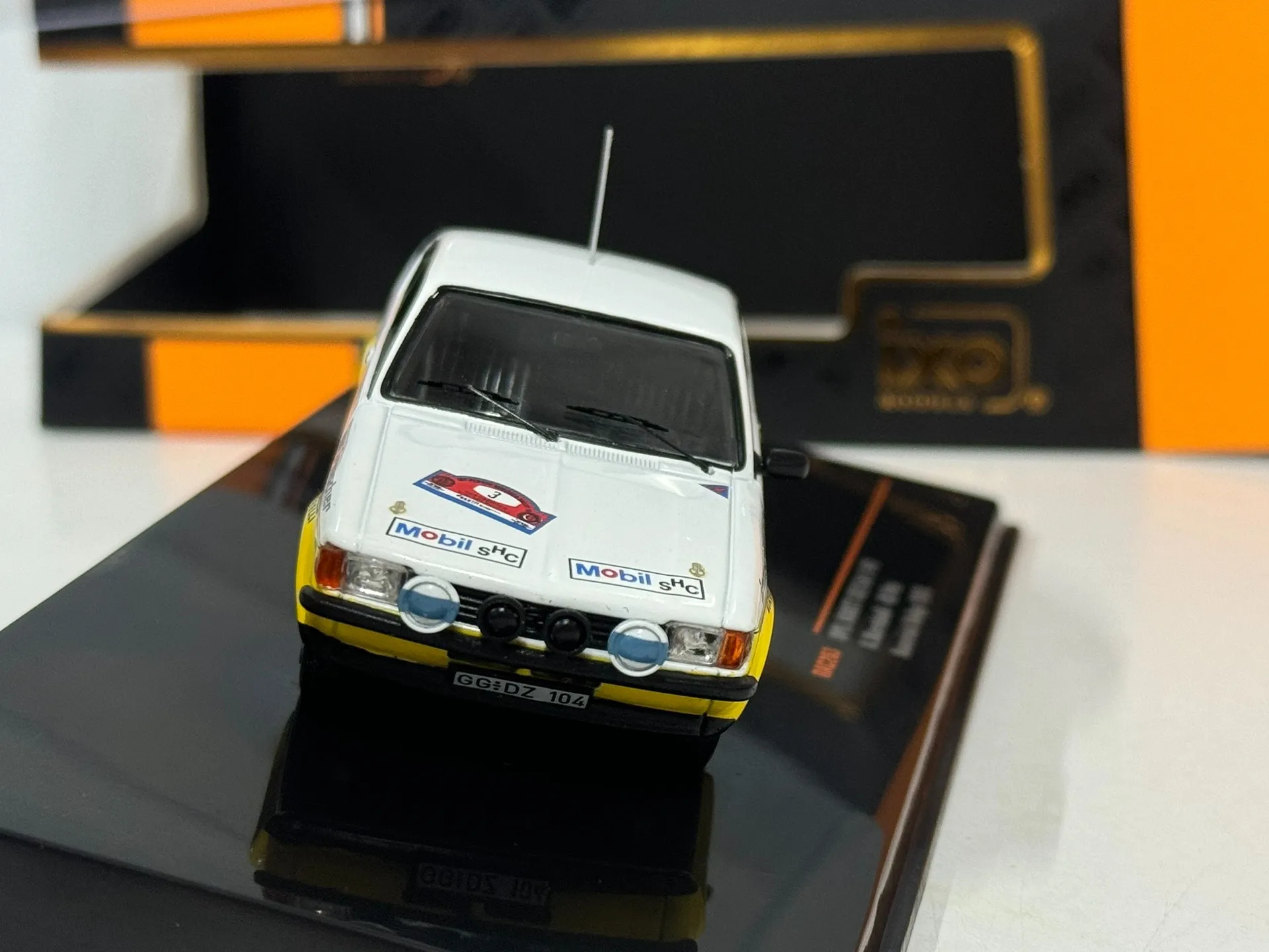 صندوق متصدع دييكاست IXO بمقياس 1/43 أوبل كاديت GT/E Gr.1 # 3 نموذج سيارة مصنوع من خليط معدني لعبة هدية تذكارية لعرض الحلي