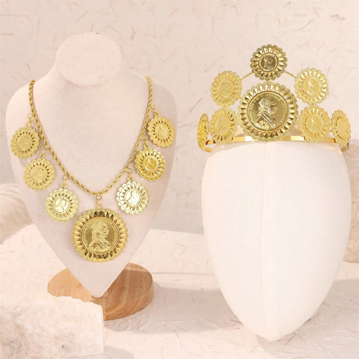 

A Set Of Coin-shaped Crown Necklace A Retro And Classic Middle Eastern Bestseller A Crown Accessory.