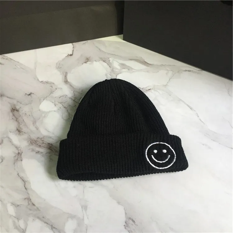 2024 New Fashion Women Bonnet Men Beanie New Candy Colors Smile Face Warm Hat Skullies Beanies Hip Hop Caps Hats Gorras Hombre