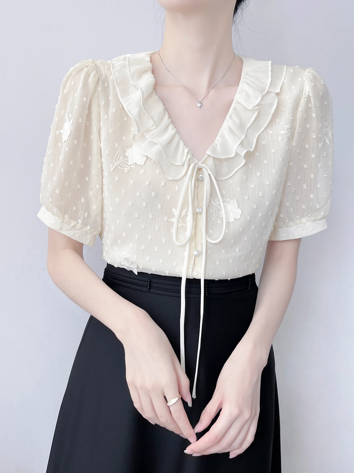 

Korean Style Sweet Doll Collar Short Sleeve V-Neck Embroidered Chiffon Shirt Women Summer New Loose Fit Button up Top