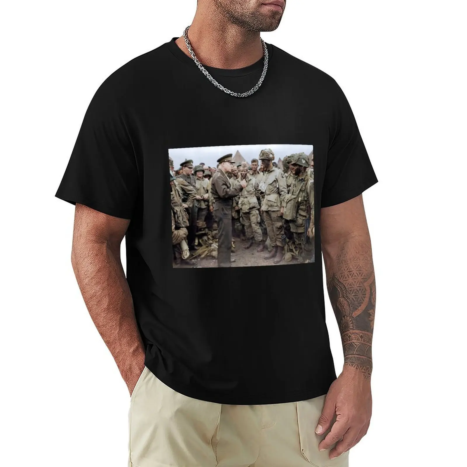 General Dwight D. Eisenhower addresses American paratroopers prior to D-Day. T-Shirt t shirts cotton 100% T-Shirt