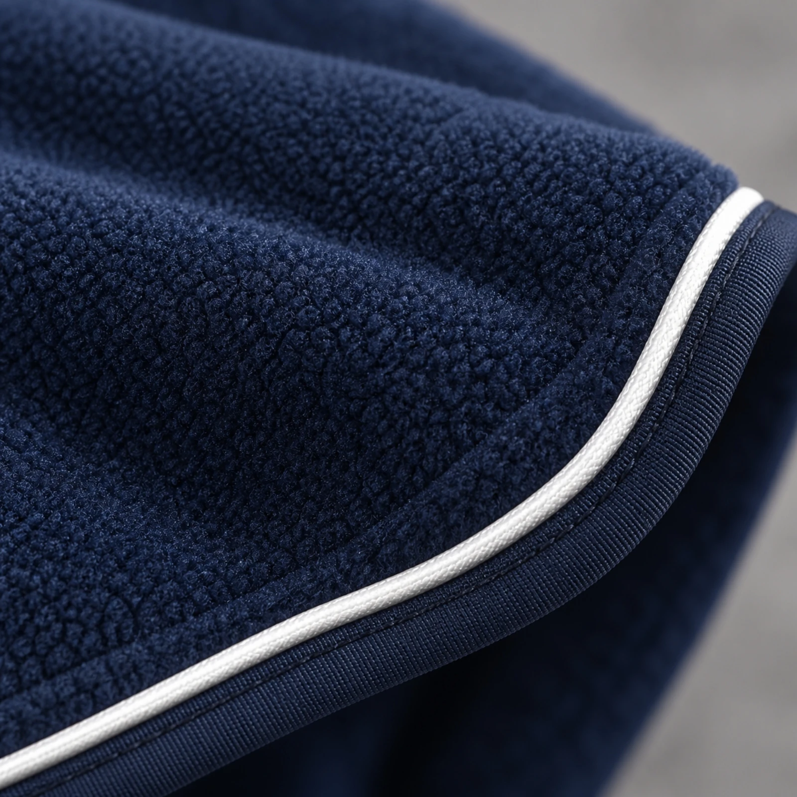 coperta-in-pile-per-cavalli-con-protezione-per-il-collo-leggera-di-colore-blu-navy-ideale-per-equestre-per-l’inverno-e-l’autunno