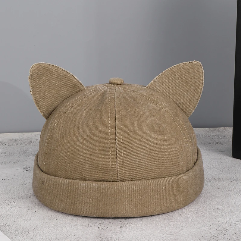The three-dimensional cat-ear shaped landlord's hat has a sweet and cool style.It is suitable for daily commuting and streetwear