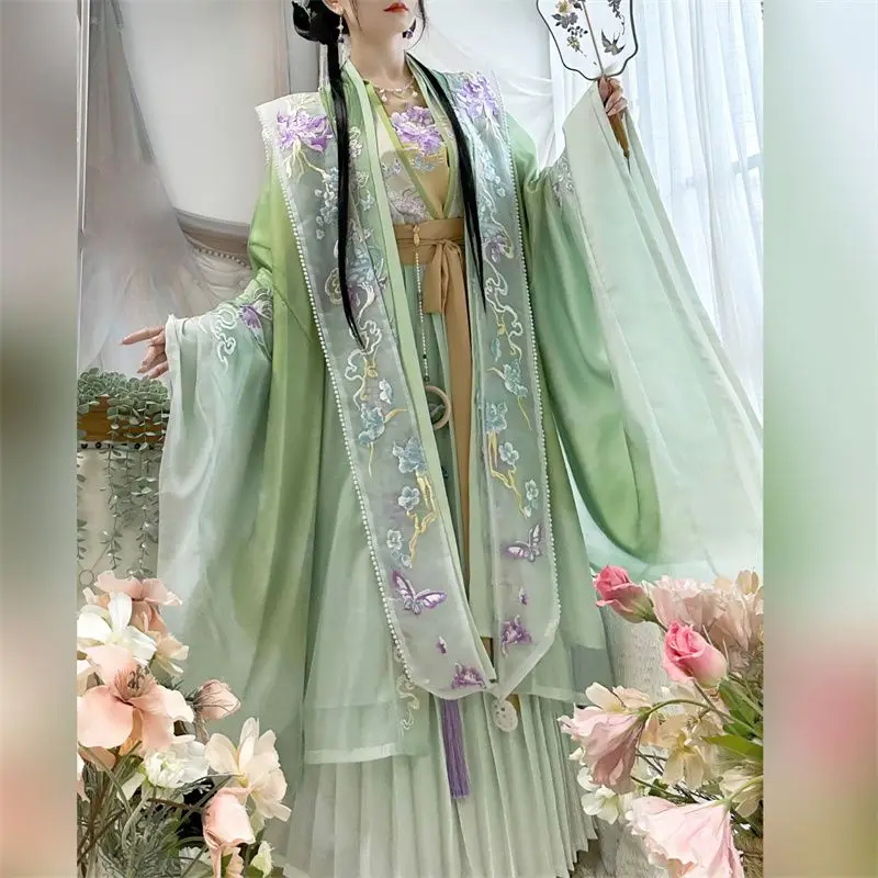 Chinese Song Dynasty Hanfu large sleeve with pearl decoration and heavy embroidery