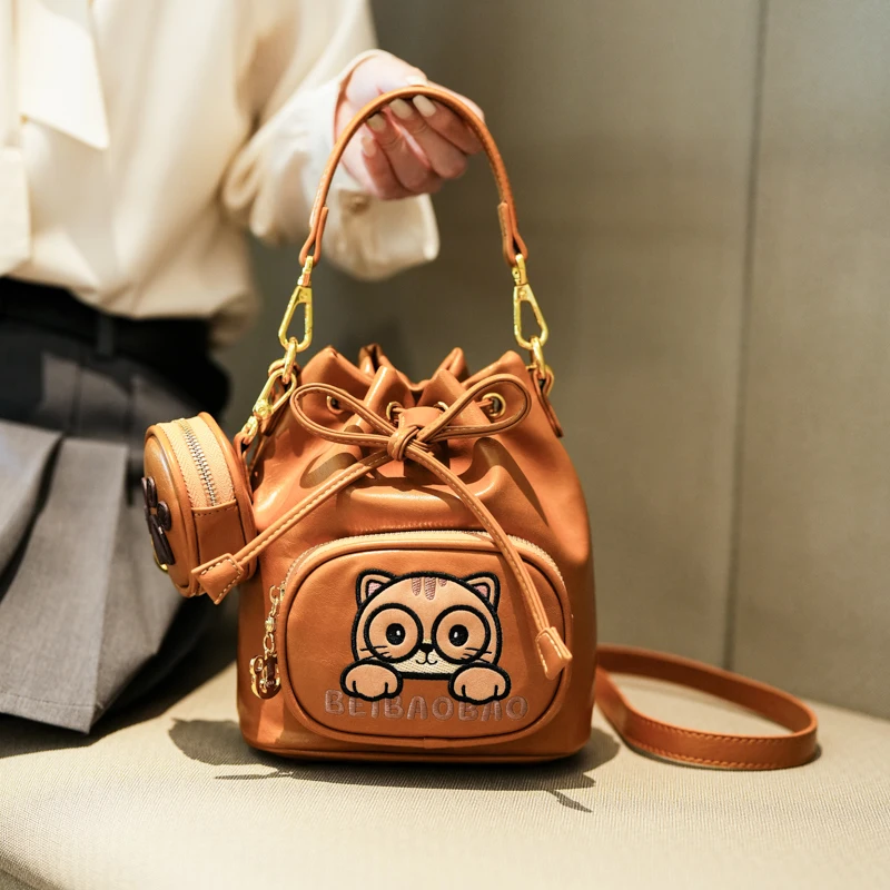 New women's large capacity water bucket crossbody bag, fashionable handbag, lightweight shoulder bag, multifunctional bag