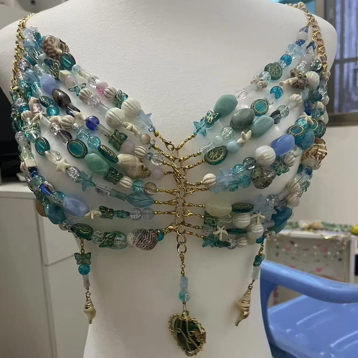 

Цепочка для тела с жемчужной кисточкой в европейском и американском стиле, ажурное сексуальное и универсальное ожерелье, можно носить с цепочкой на ключицу