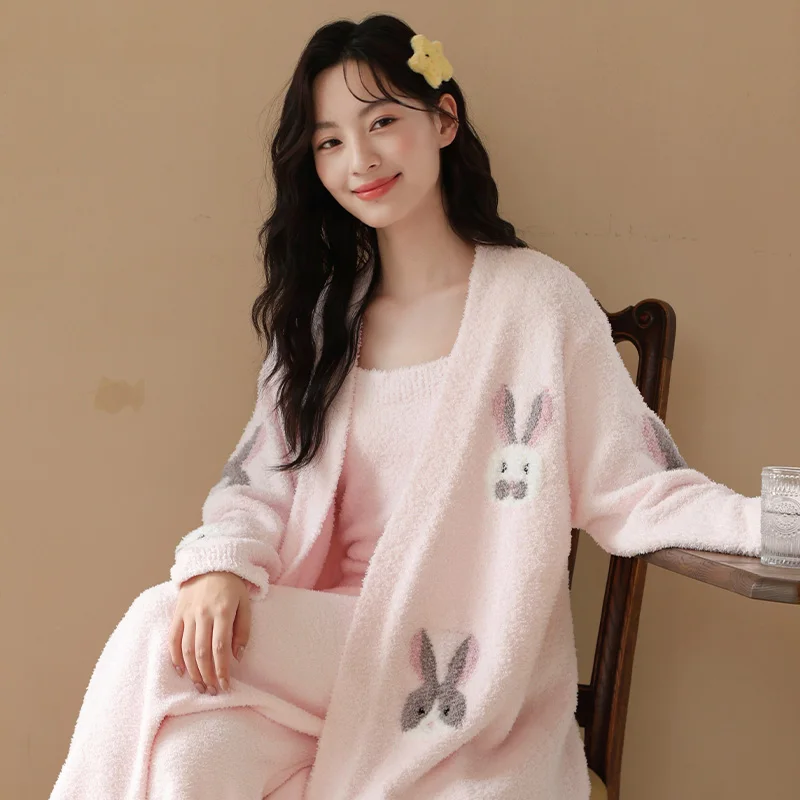 

Зимняя плотная и теплая женская одежда для сна из трех предметов с полуфланелью, которую можно носить на улице, халат, домашняя одежда.