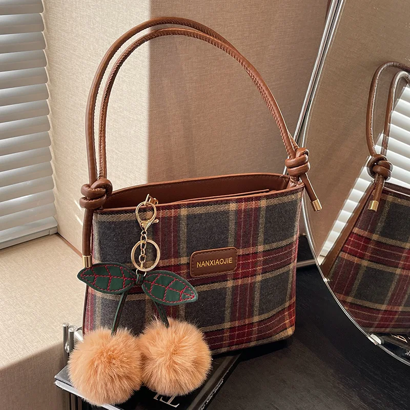 Vintage check, all-in-one shoulder bag, underarm bag, ladies 2024 new fashion, crossbody bucket bag