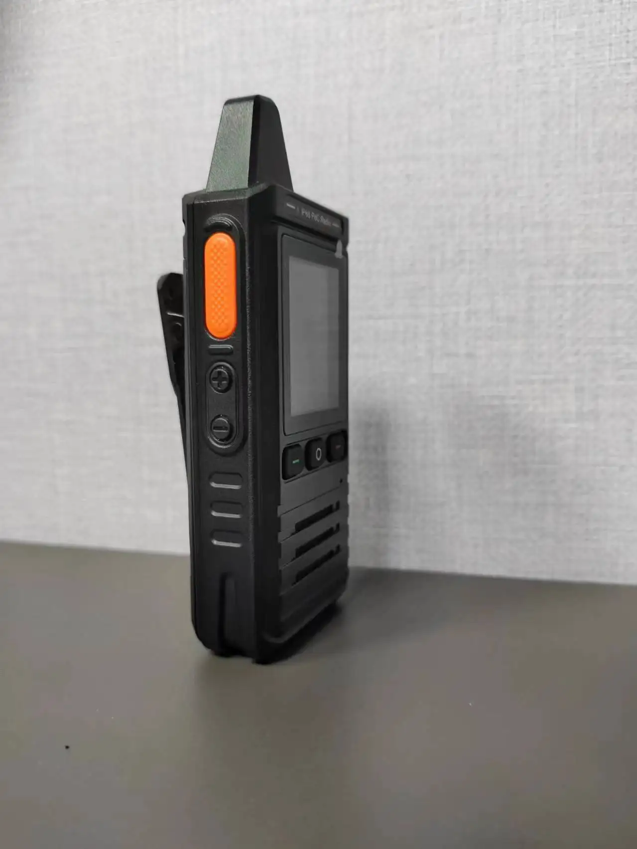 F1 IP68  Zello Walkie Talkie 4g Radio With Sim Card Blue tooth Long Range Two Way Radio Walkie Talkie Profesional Powerful