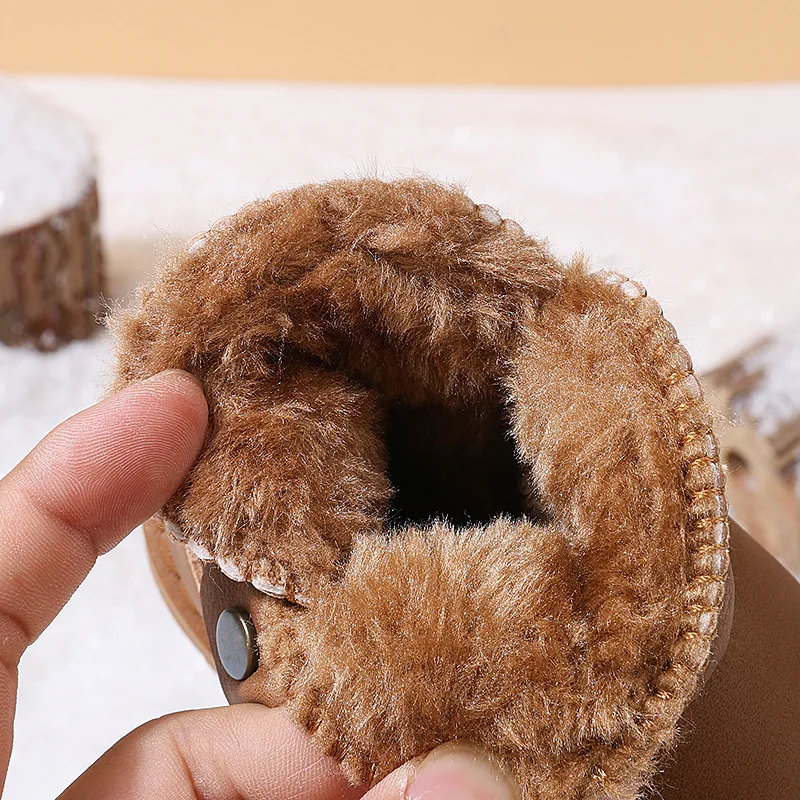 أطفال الثلوج الأحذية الحرارية للبنين بنات سميكة أفخم الأطفال حذاء من الجلد الدافئة 2025 الخريف الشتاء المضادة للانزلاق أحذية الموضة الكلاسيكية