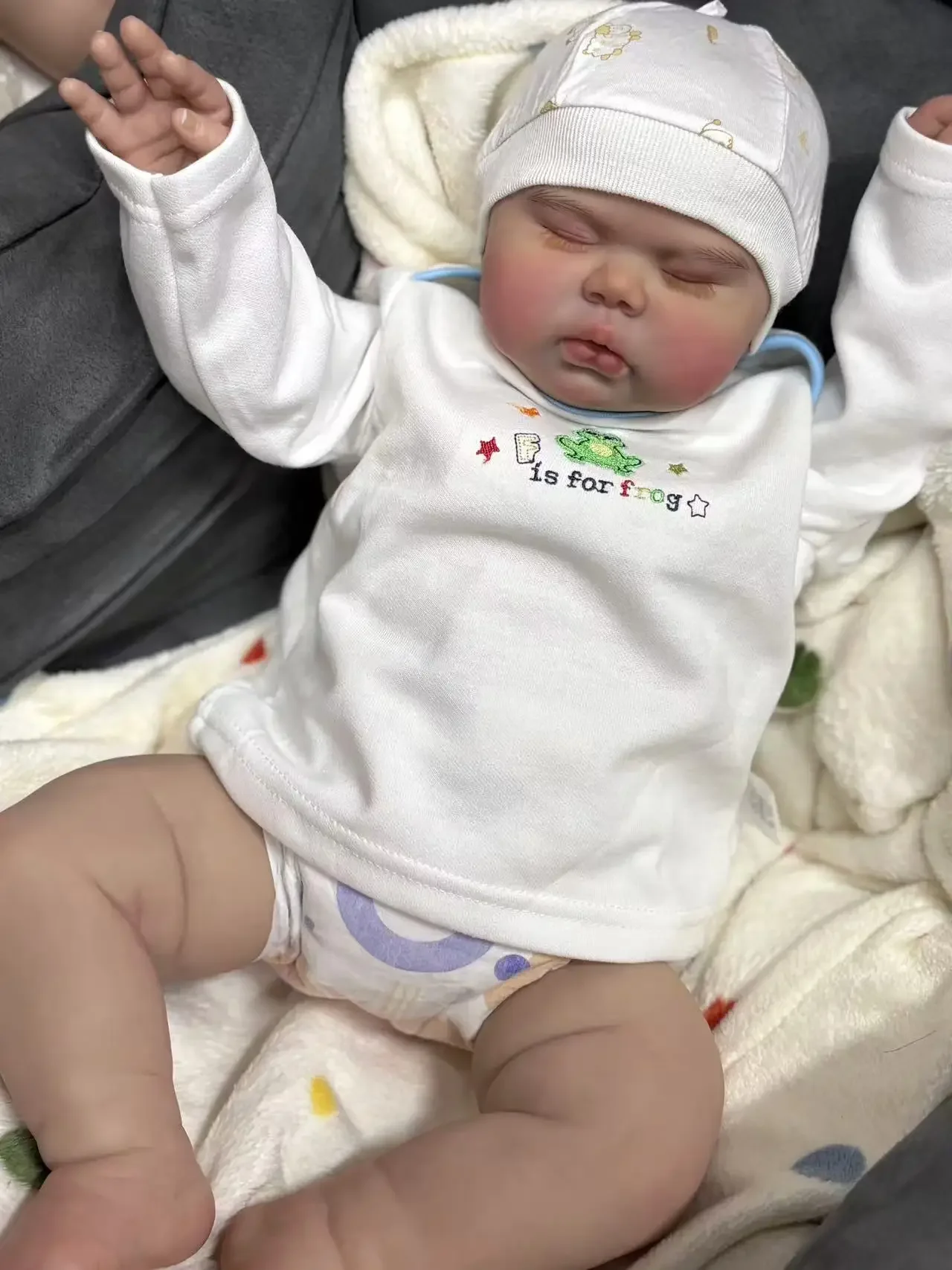 

St.Store индивидуальная ограниченная поставка 25 дюймов Reborn Baby Pickle уже готовая кукла с милым платьем, рождественский подарок