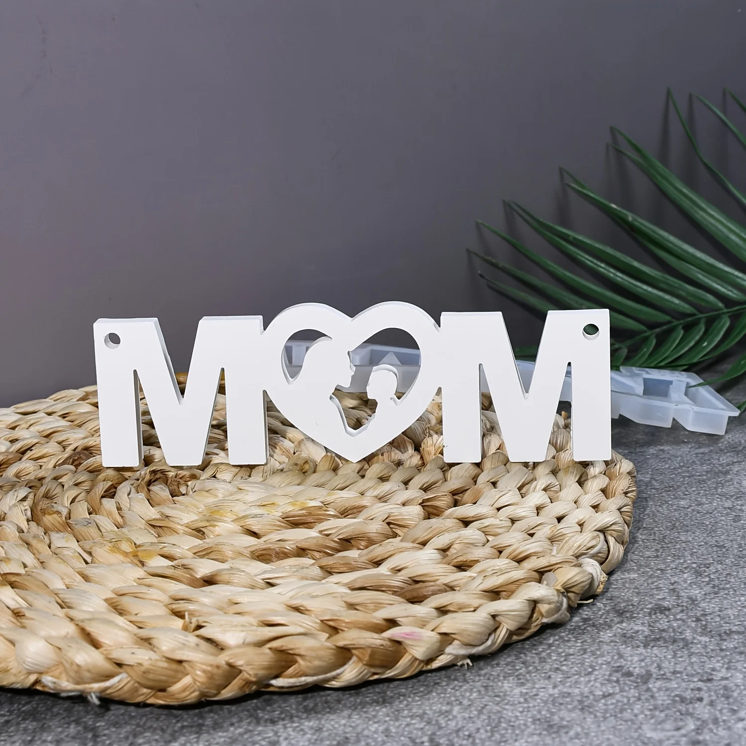 Three Types Of Mother's Day Hanging Resin Silicone Molds Can Be Used for Resin Casting Kits, Jewelry Hanging Pieces, Mother's Day Souvenirs, And Are Suitable for Beginners to DIY. They Are The Best Mother's Day Gifts