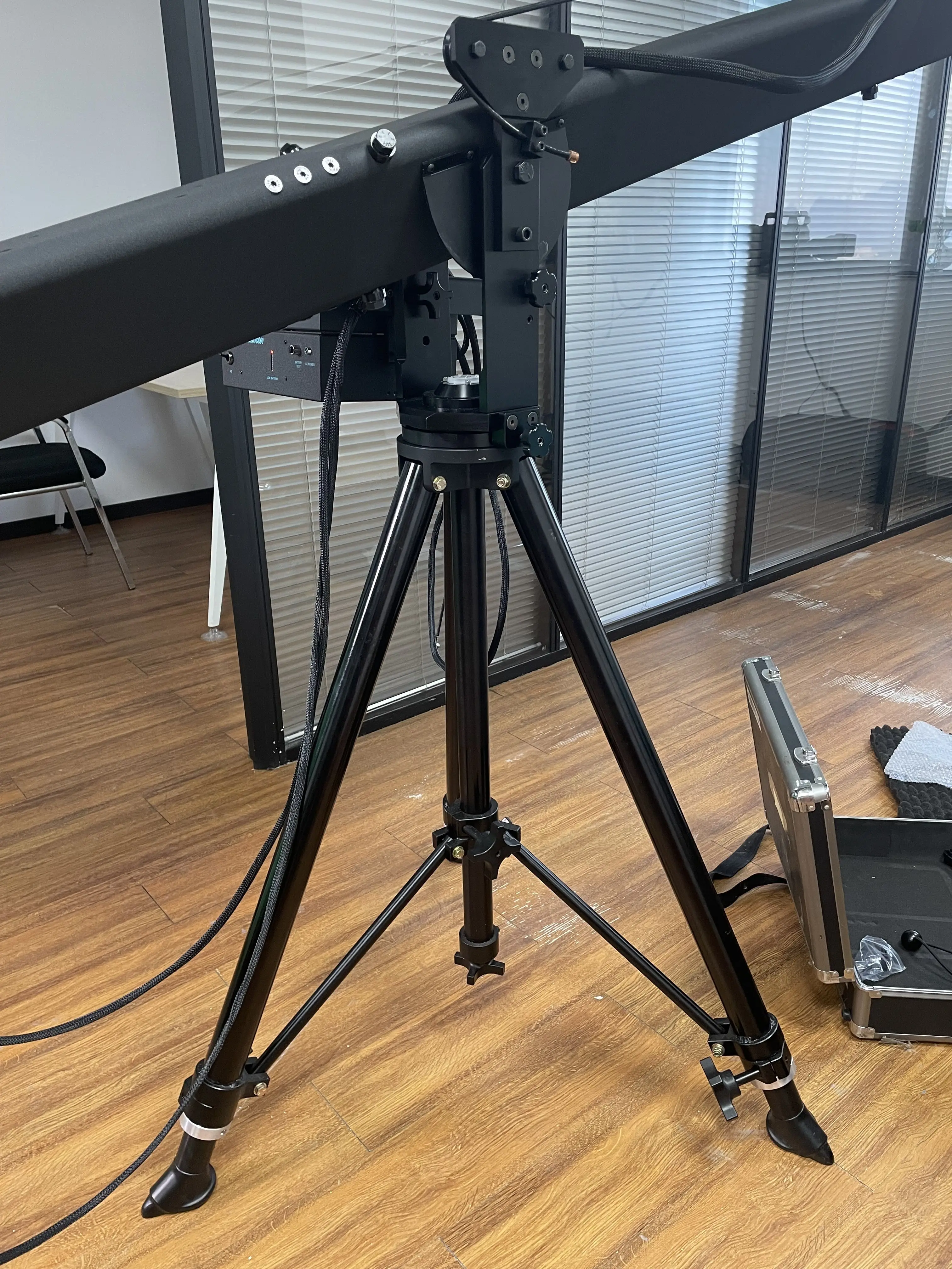 حامل ثلاثي احترافي لجيمي جيب - (متوافق مع CRANE/BOOM 6-12M)