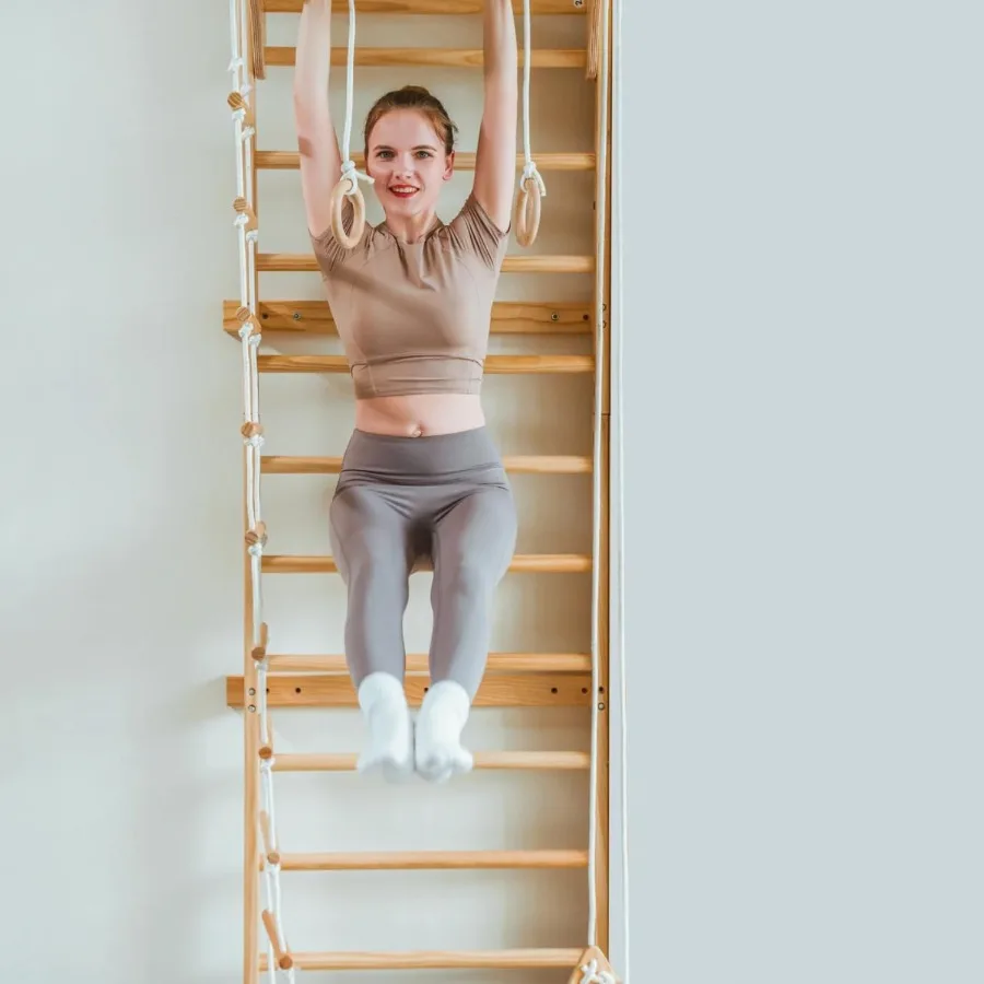 سلم حائط سويدي للتنظيم المنزلي، لمسة نهائية من الخشب الطبيعي، لون بيج، تصميم موفر للمساحة مع دعم قوي