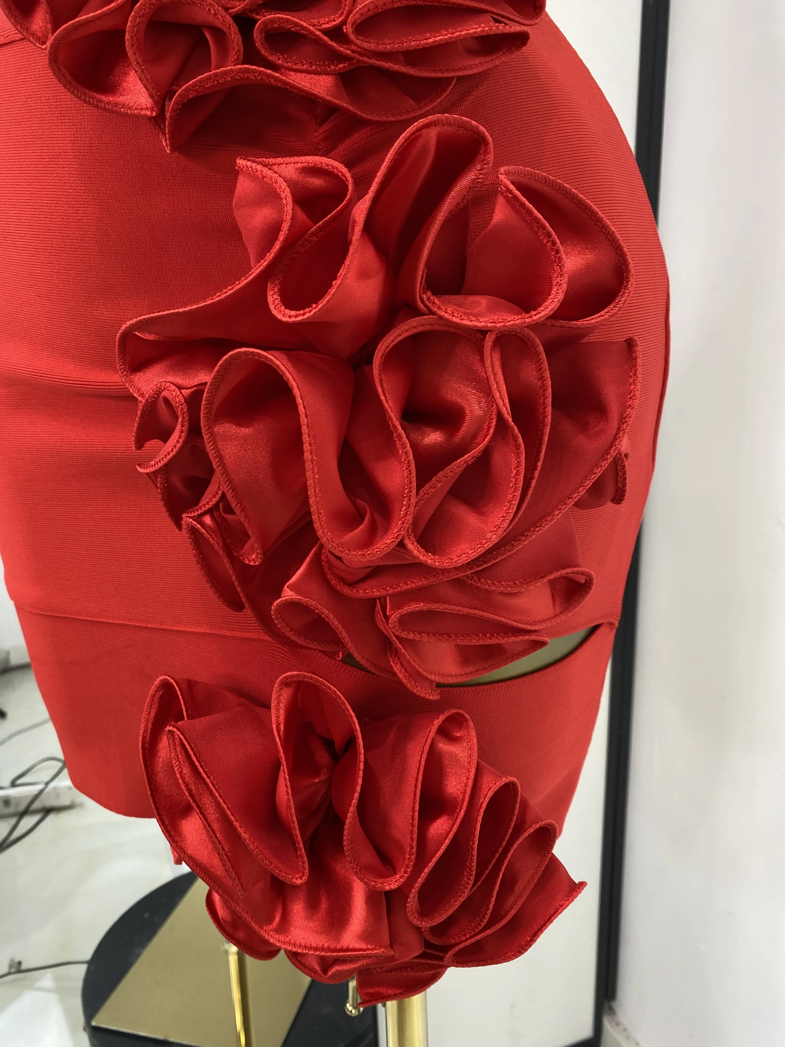 여성 섹시 레드 스파게티 스트랩 플라워 컷아웃 바디콘 미니 셀럽 이브닝 클럽 파티 드레스 탄력있는 홀로우 아웃 생일 드레스