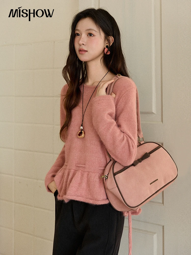 سترة نسائية وردية من MISHOW موضة شتاء 2025 على الطراز الفرنسي برقبة دائرية وحاشية مكشكشة مع حزام برباط بلوفر MXE90Z2824