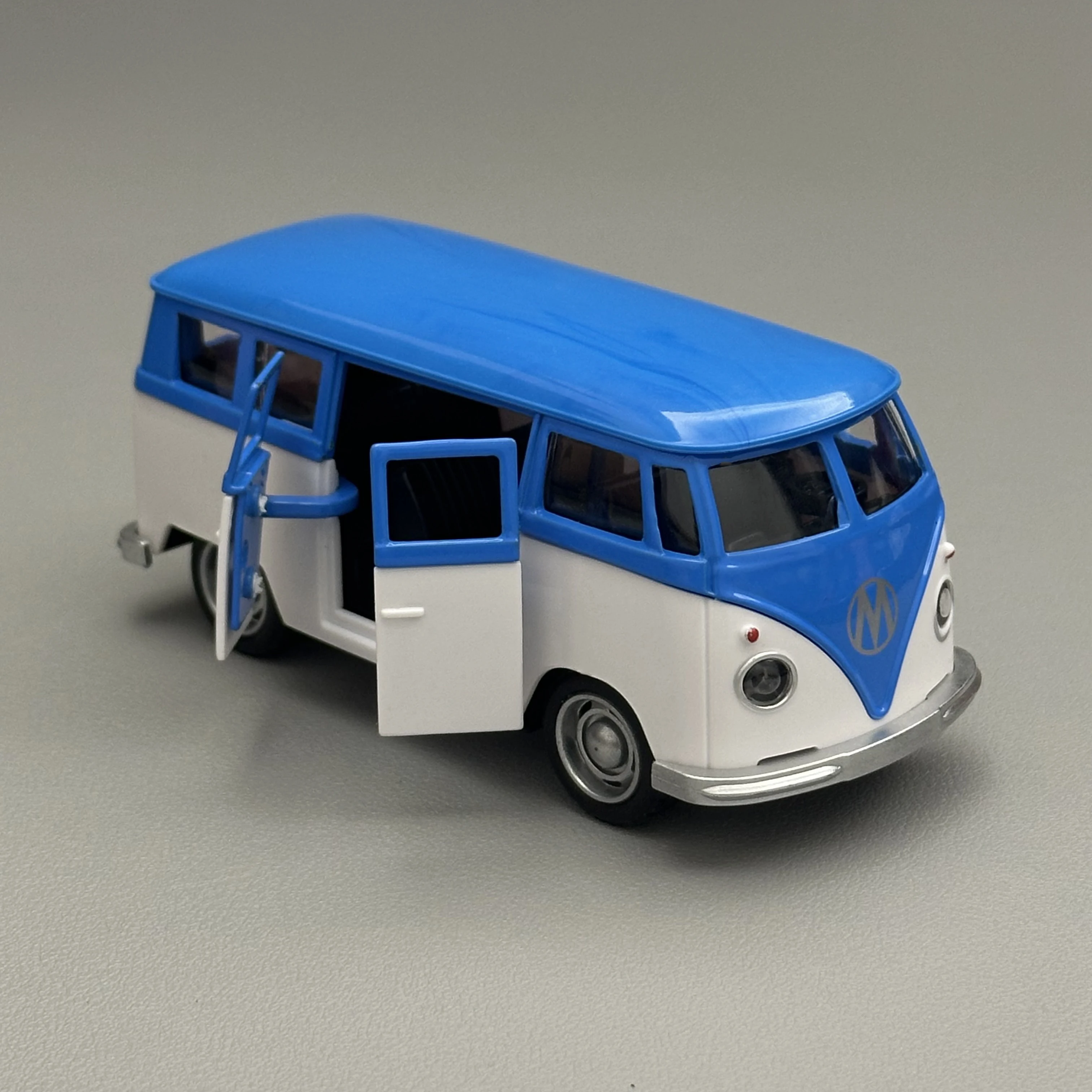 1/36 Metal Diecast Van Model Toy Classic Retro Bus Pull Back Function Open Doors Mini Car Alloy Body Collectible Decoration Gift