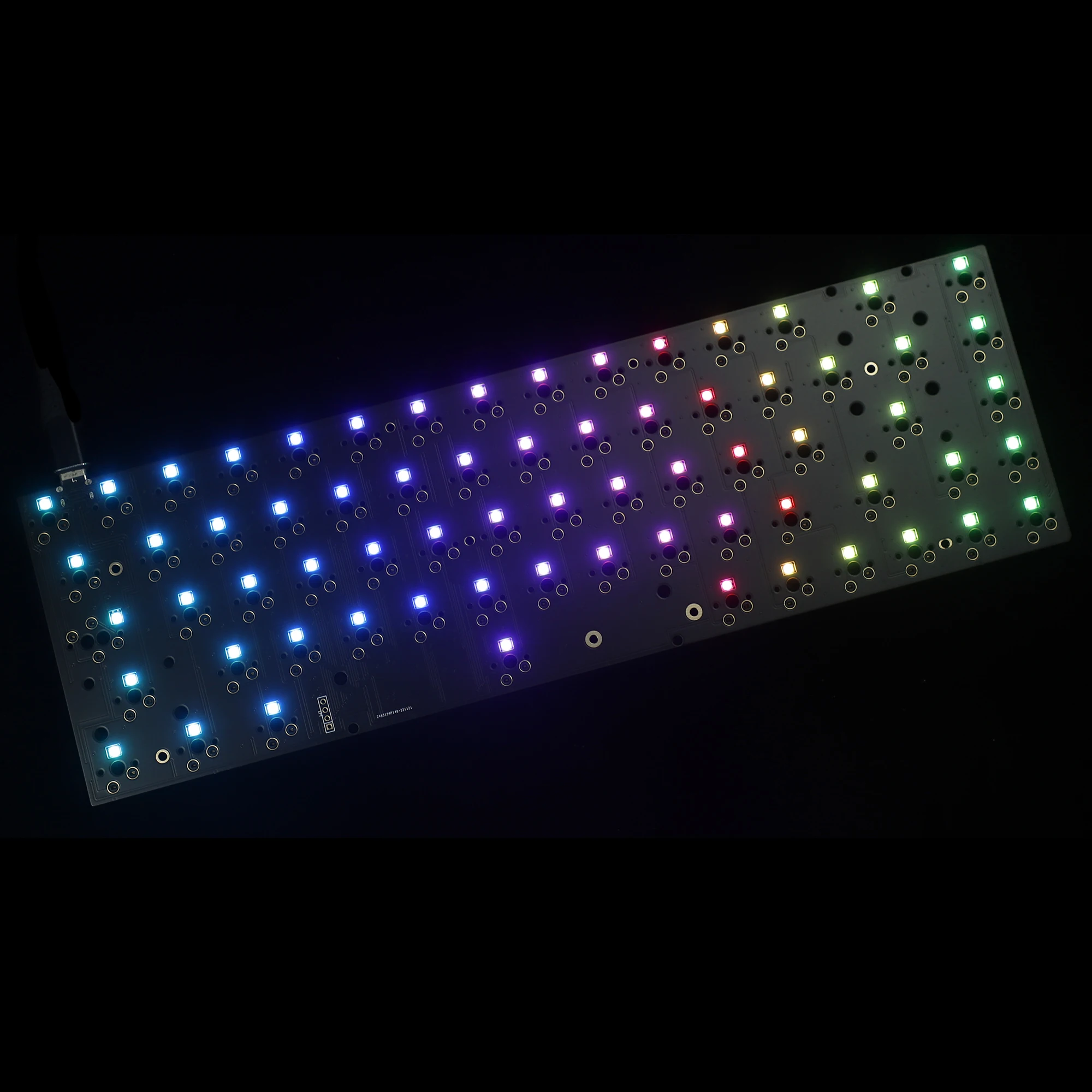 65% 68 Fully programmable hot-swap PCB Underglow RGB Switch RGB Aluminum Plate For ZJ68 YMD68 Tofu 65 68 Mechanical Keyboard