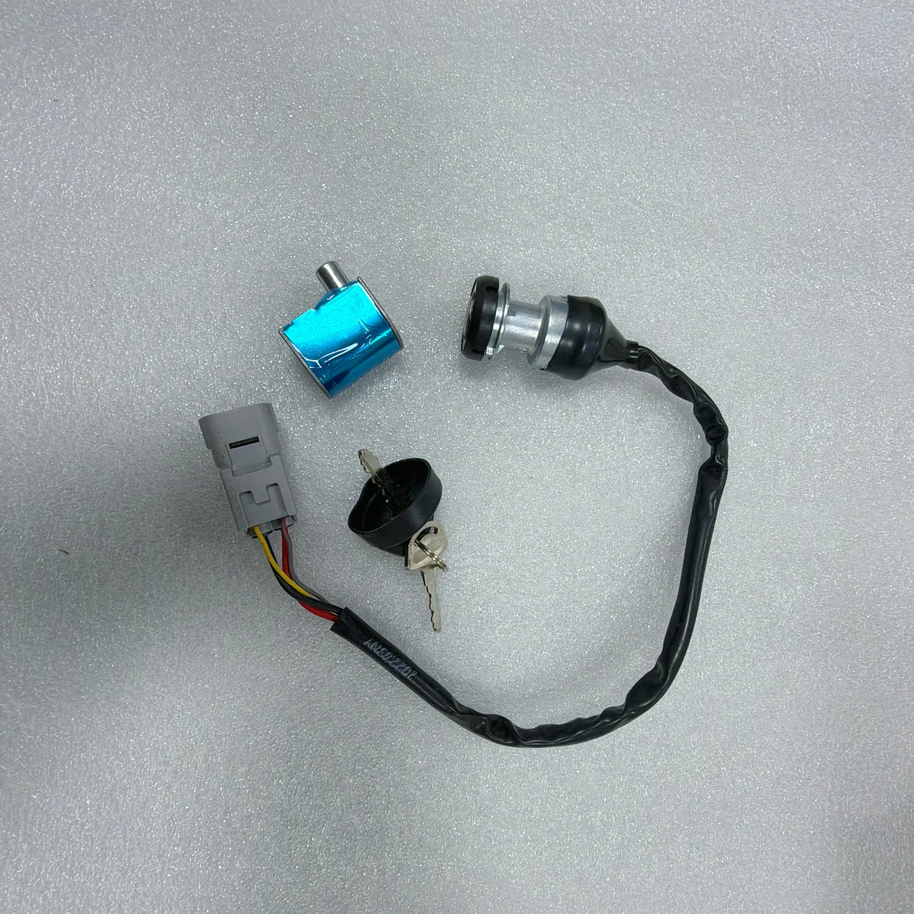 Original genuine 4-wire 2-lock waterproof plug-in ignition switch parts suitable forChunfengCF9501000US UTR UU 7000-011000-20000