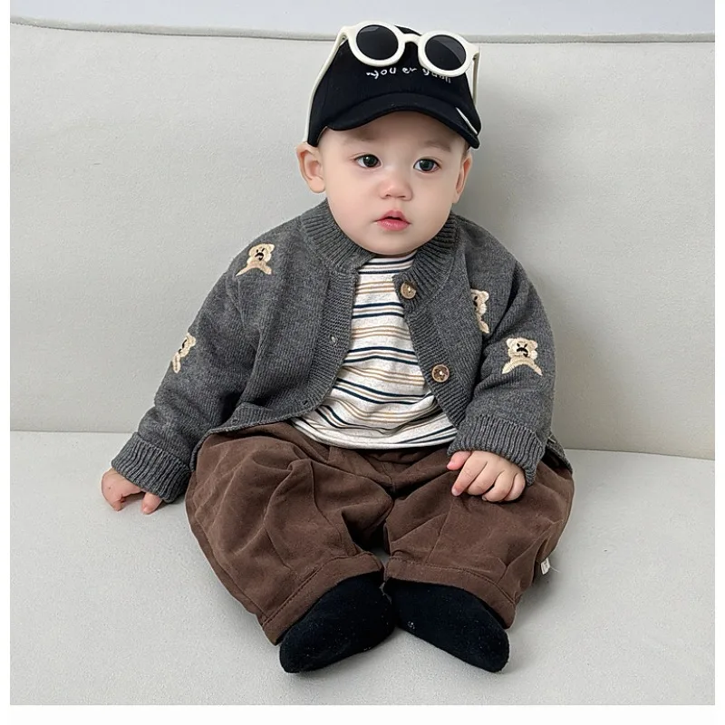 2025 Nuovo cardigan lavorato a maglia autunnale invernale alla moda per bambini giacca carina capispalla in filato morbido pullover accogliente