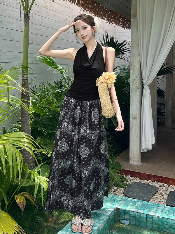 

Summer New Chic Sleeveless Neck Hanging Vest Top And Floral Print Skirt Women's Fashion Two-Piece Set High Waist V-Neck