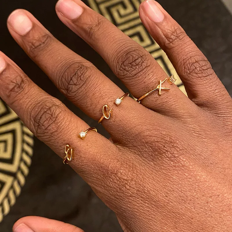 Exquisite einfache Anfangsbuchstaben-Ringe für Frauen, stapelbarer Name, Edelstahl-Ring, Paar-Schmuck, Großhandel, BFF-Geschenk für Schwester – Detail 2