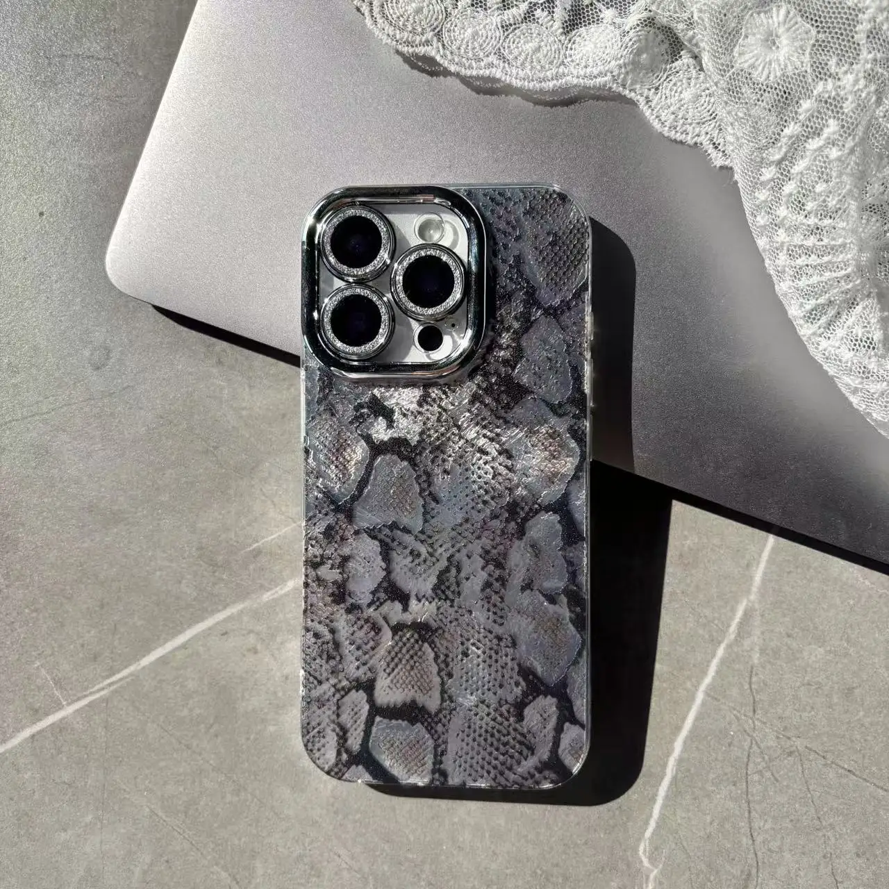 Hoogwaardige slangenleer graan rood bruin zwarte textuur met glazen lens beschermhoes voor iPhone 11 12 13 14 15 16 17 Pro Max