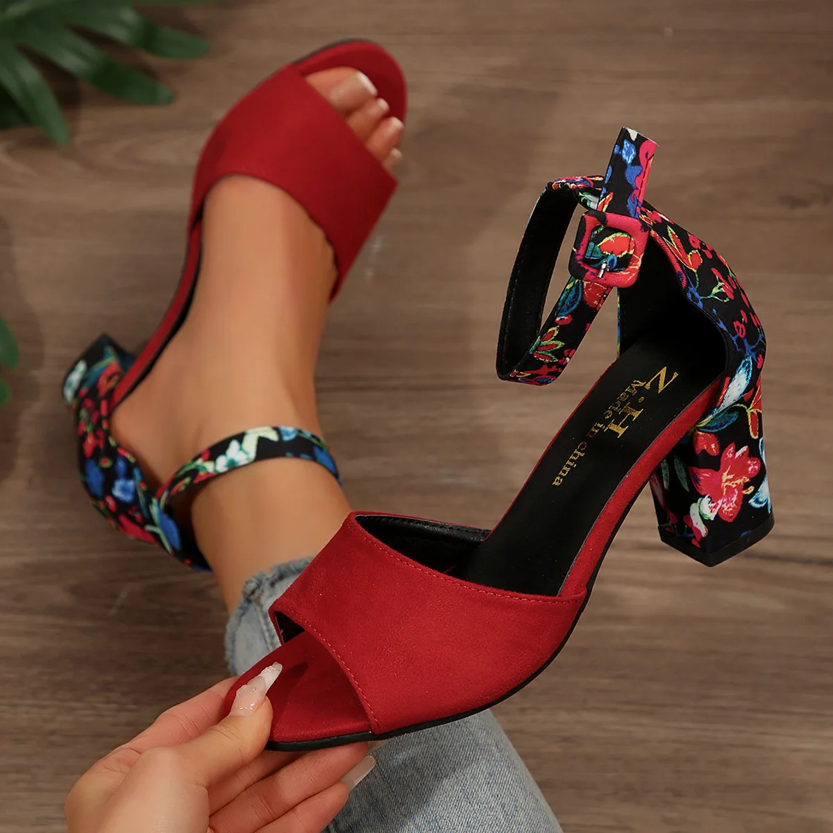 

Женская летняя обувь, 2026, высокие сандалии, винтажные женские туфли на высоком каблуке с открытым носком и цветочным принтом, повседневные сандалии с пряжкой и ремешком на щиколотке
