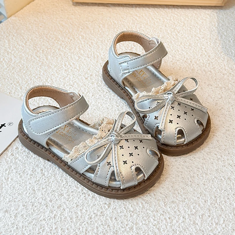 

Breathable Hollow Out Gladiator Sandals Girl 2026 Summer Sweet Bowknot Lace Strap Sandals Comfort Soft Sole Shoes Child