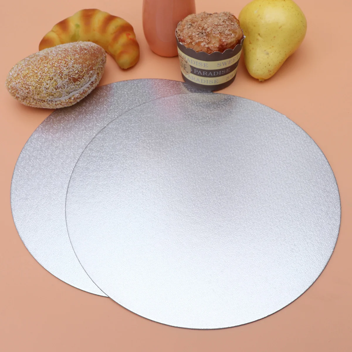 

10Pcs 12 Inches Round Cake Boards Silver Aluminum Foil Layer Antiwaterproof Design for Appetizers Desserts Events