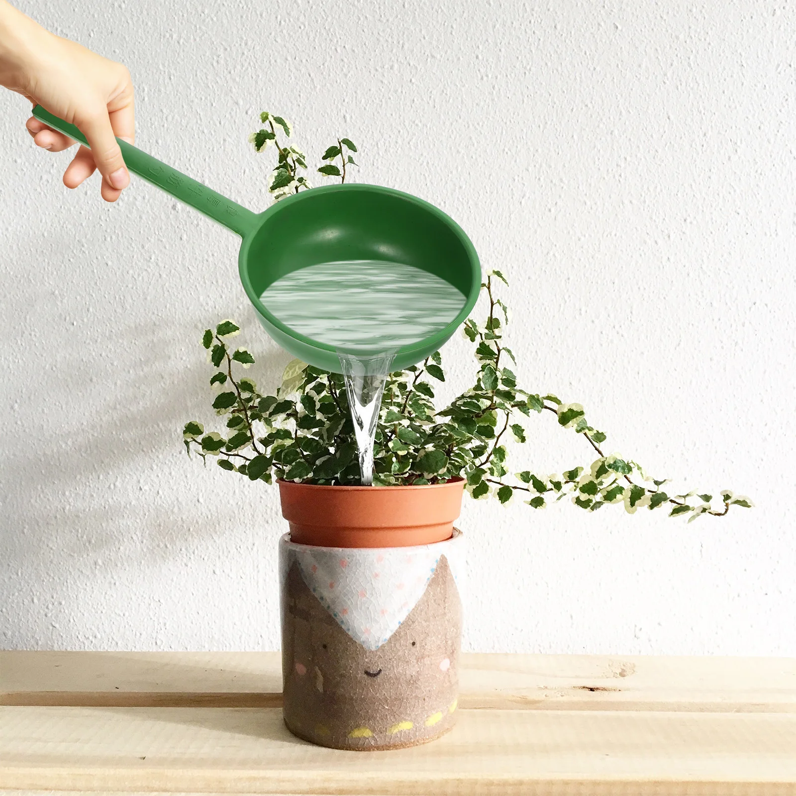 

Long Handle Ladle For Home Garden Watering Thickened Plastic Water Scoop Plants Bathing Household Use Garden Ladle Water