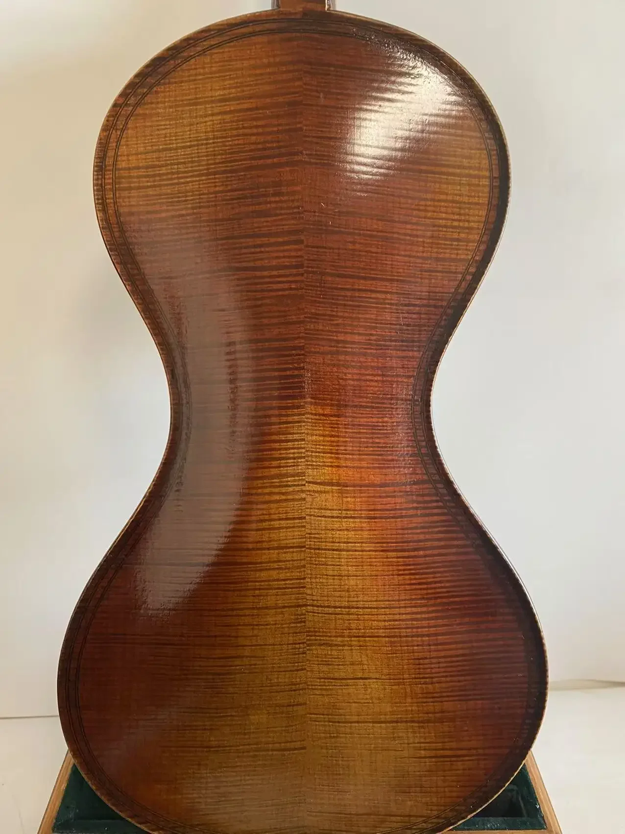 

Скрипка 4/4, задняя дека из огненного клена, ель, верхняя часть, ручная работа, приятный звук 4004