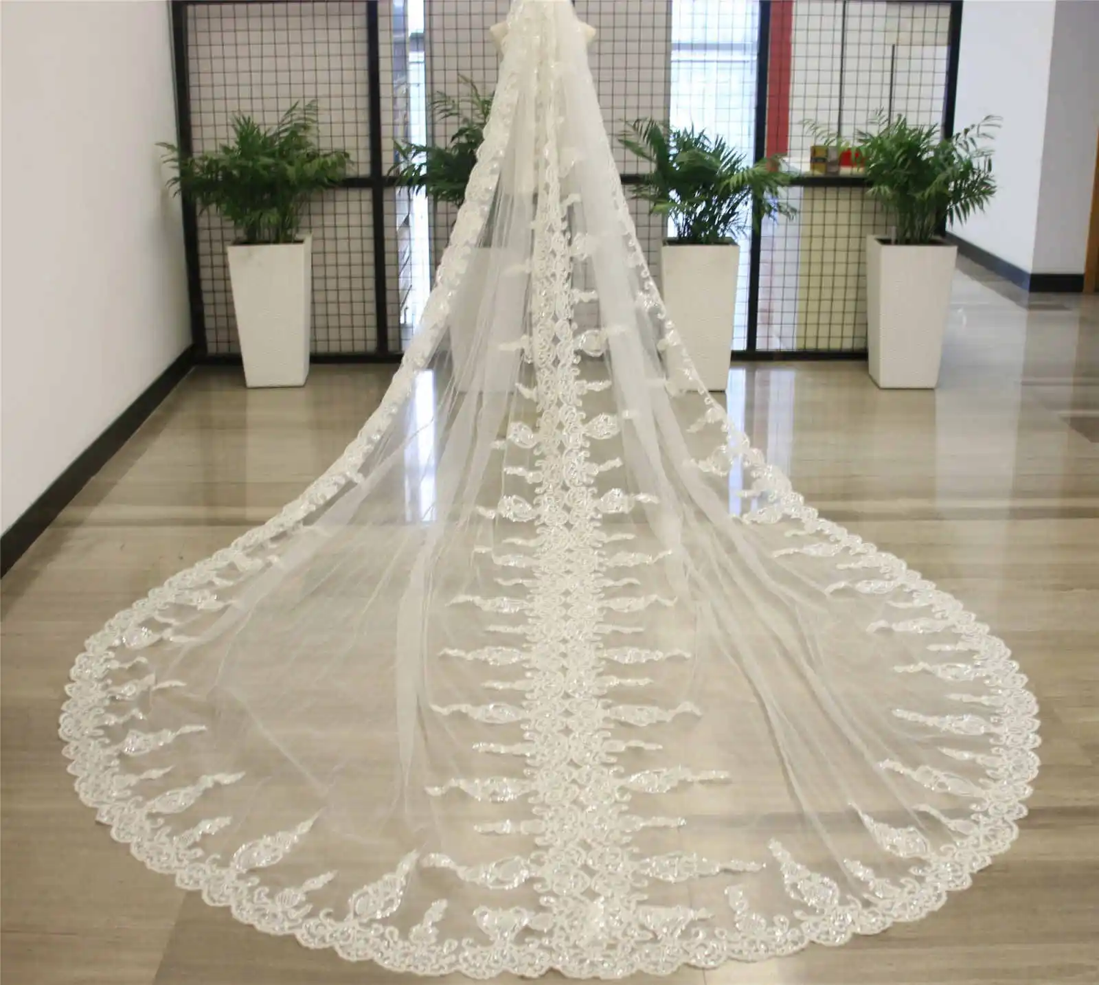 Luxury Wedding Veil Sequins One Layer Long Cathedral Length Veils Applique Edge Velo De Cabeza For Bride Voile Customized