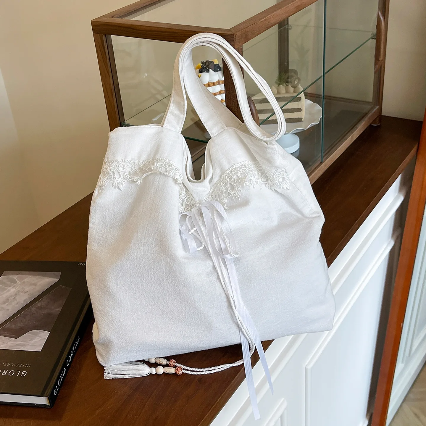 2025 arco arte renda bordado bolsa de ombro de grande capacidade elegante, versátil, bolsa de axilas de alta qualidade para mulheres