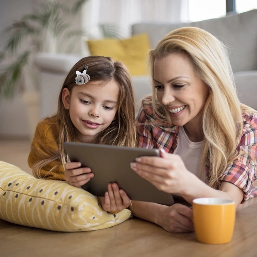 

25Pcs Wool Felt Bee Craft Ball DIY Decoration Accessory Small Bee Ornament Party Birthday Wall Decor Bees for Crafts