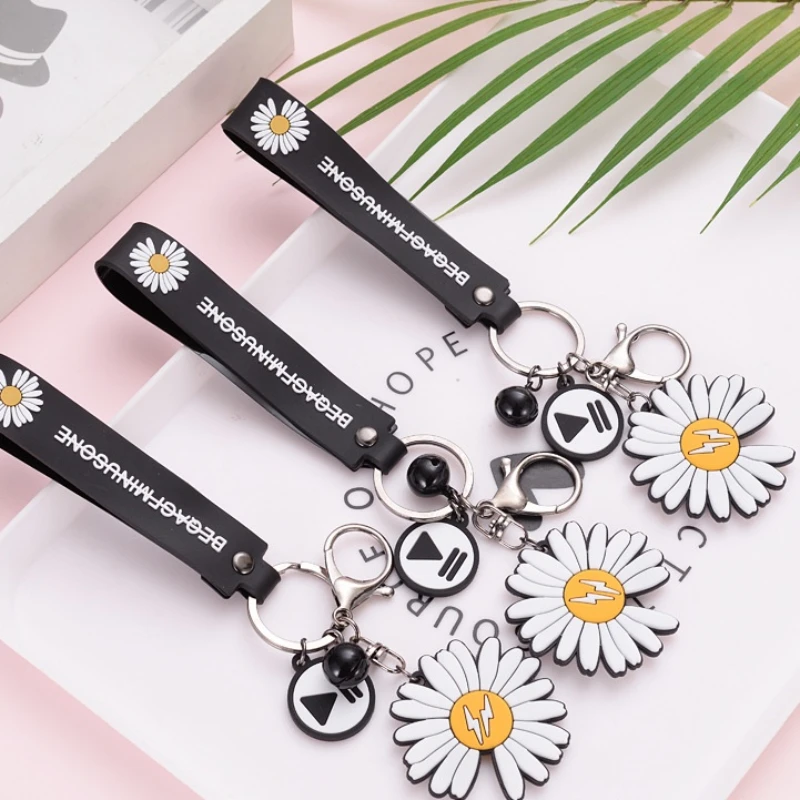 Cute Keychain  Daisy Key Chain Creative Sunflower Key Ring Bag Pendant Car Accessories Ins Small Gifts