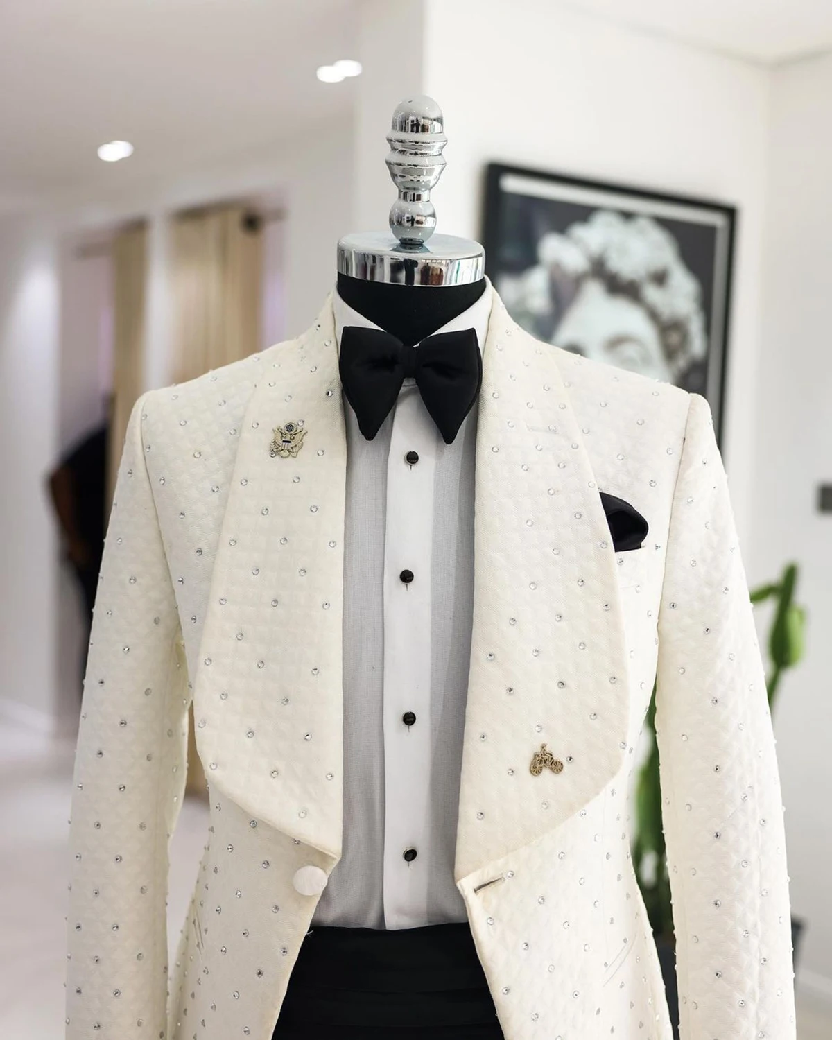 Men\'s Suit 2 Pieces White Blazer Black Pants One Button Wide Lapel Business Beads Formal Work Wear Wedding Groom Costume Homme